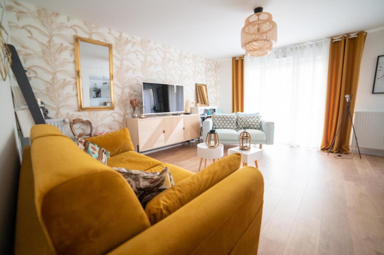 Golden Apartment