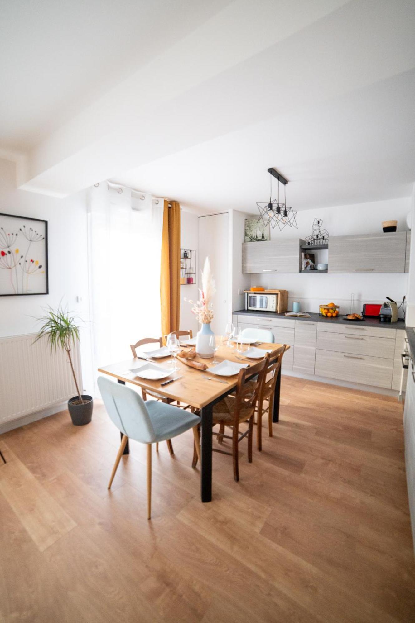 Golden Apartment